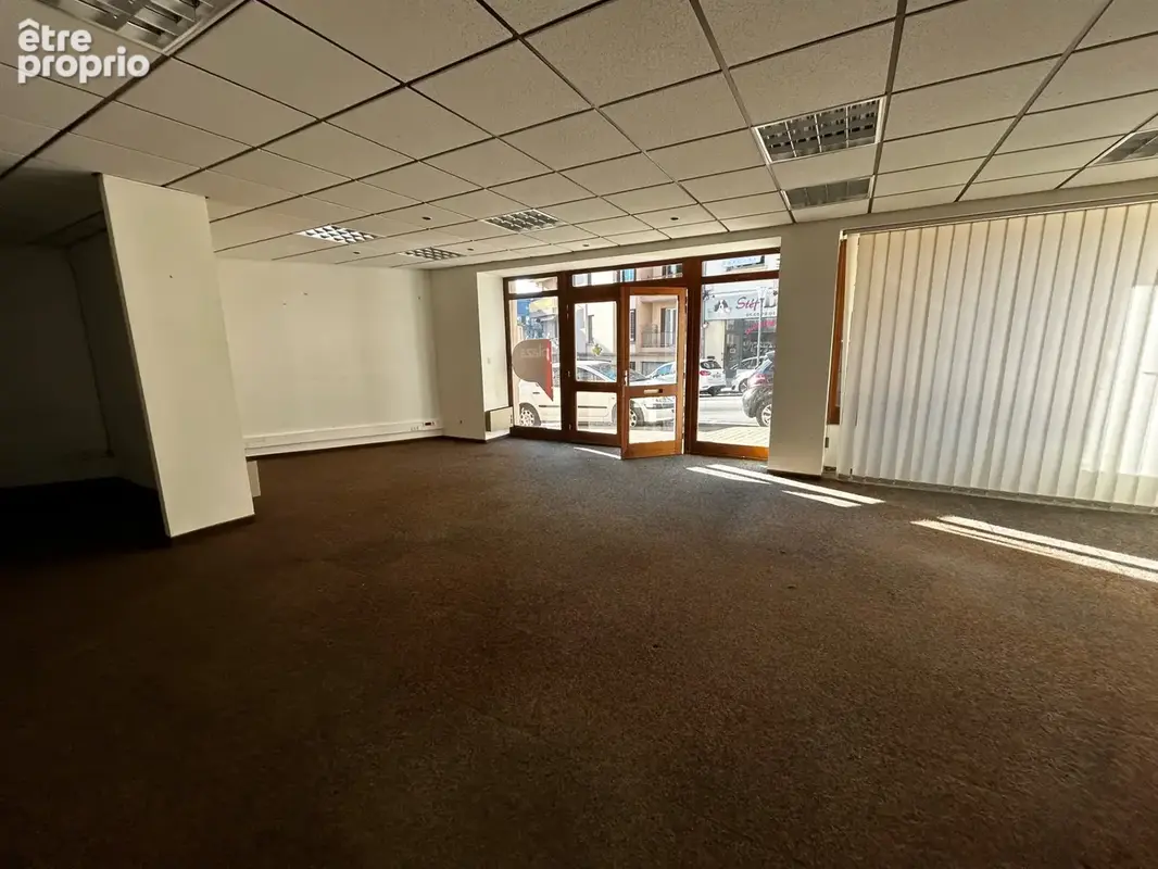 HYPER CENTRE local commercial ou professionnel d'environ 73,14 m2 - photo 5