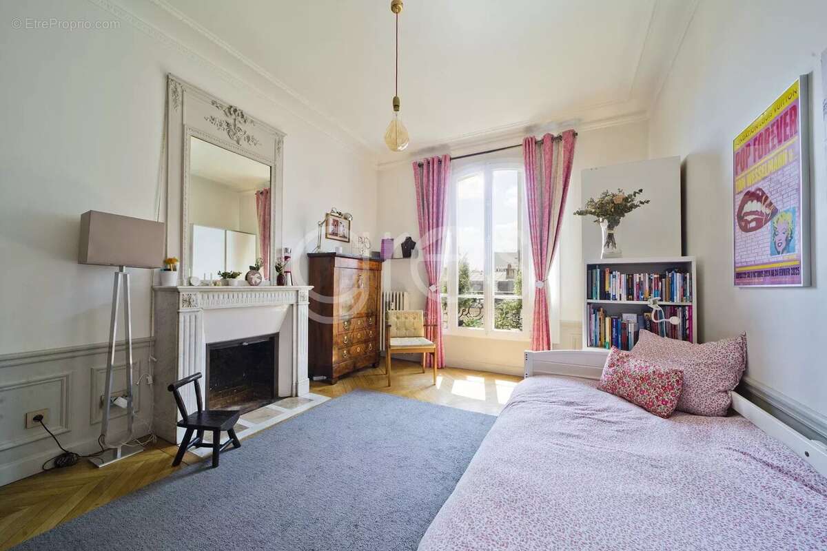 75007 suffren / tour eiffel. vente appartement haussmannien familial 3 chambres. - photo 9