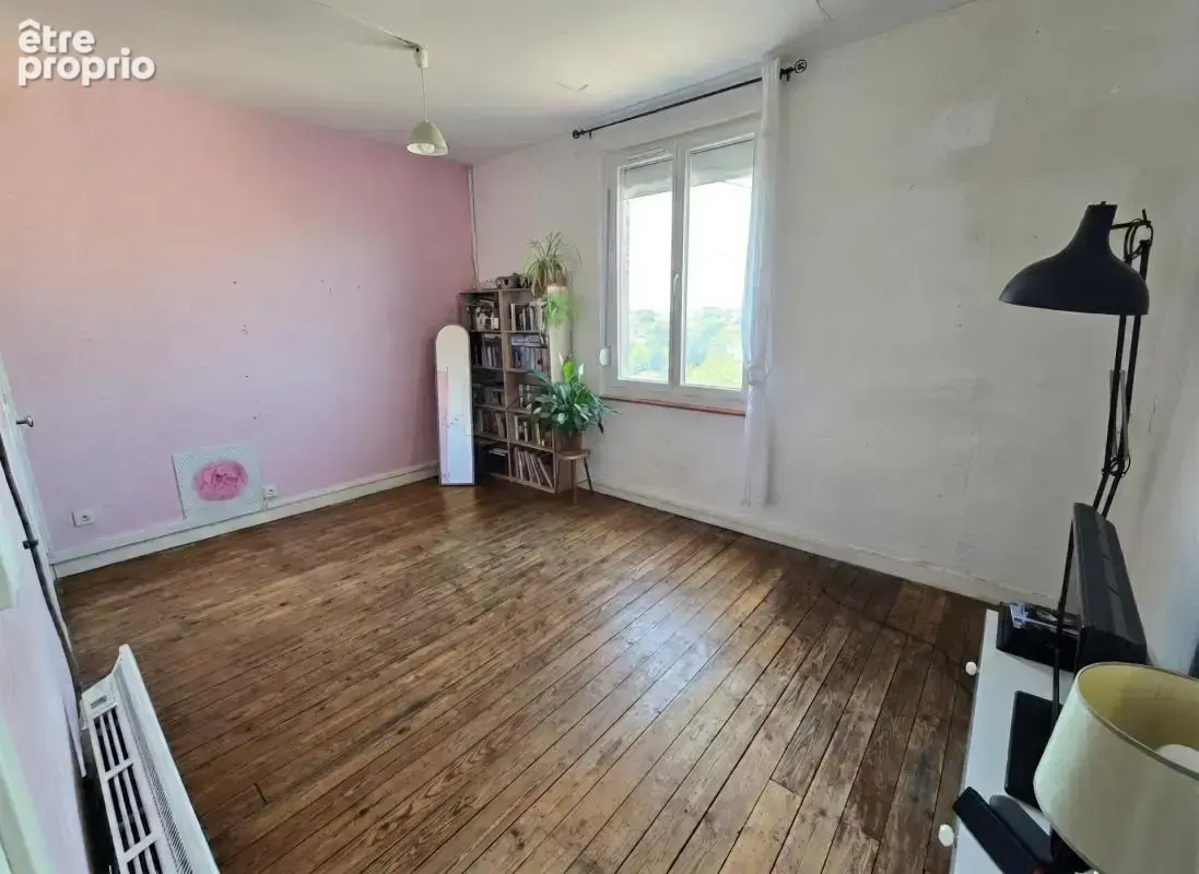 HIRSON (02) -  Vente maison avec 4 chambres , cour  et terrain - photo 4