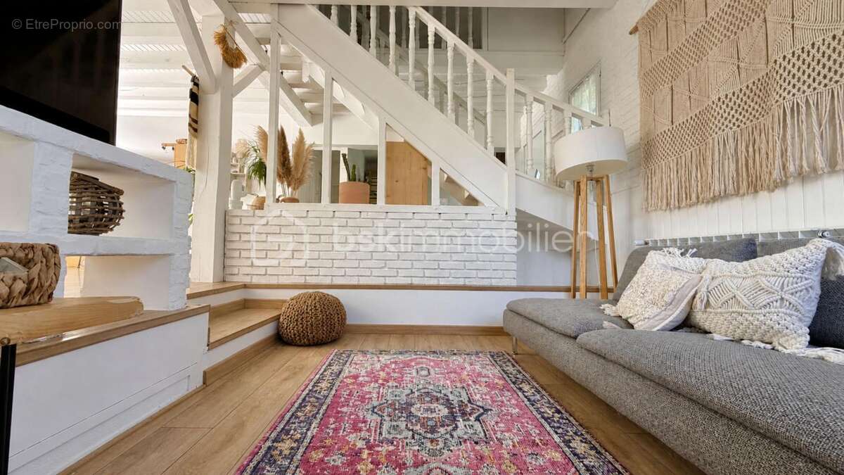 Maison à MONTREUIL-AUX-LIONS