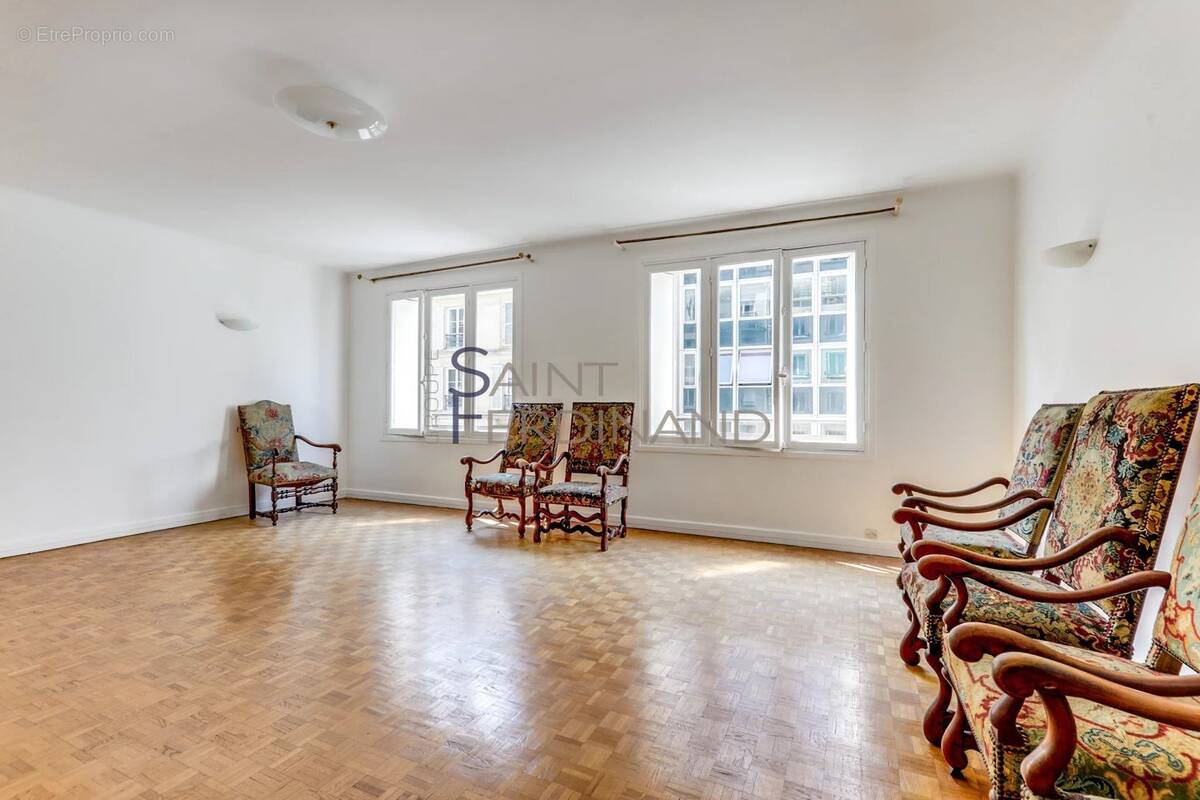 Appartement à PARIS-7E