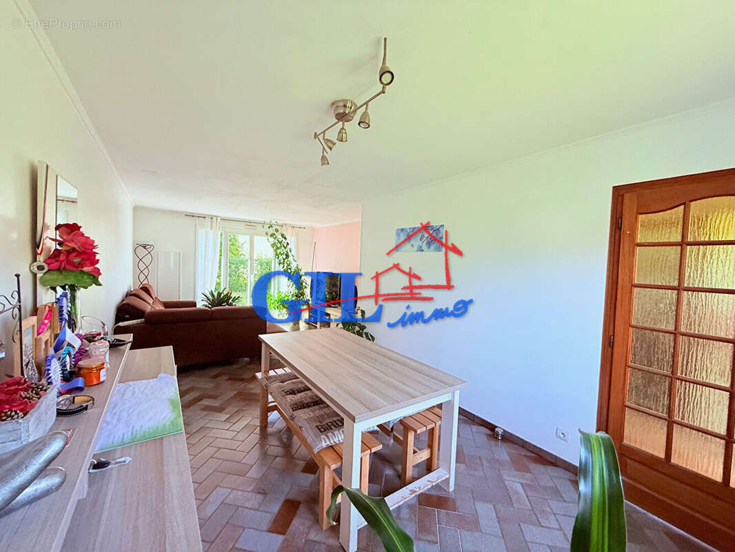 Maison à SAVIGNY-LE-TEMPLE