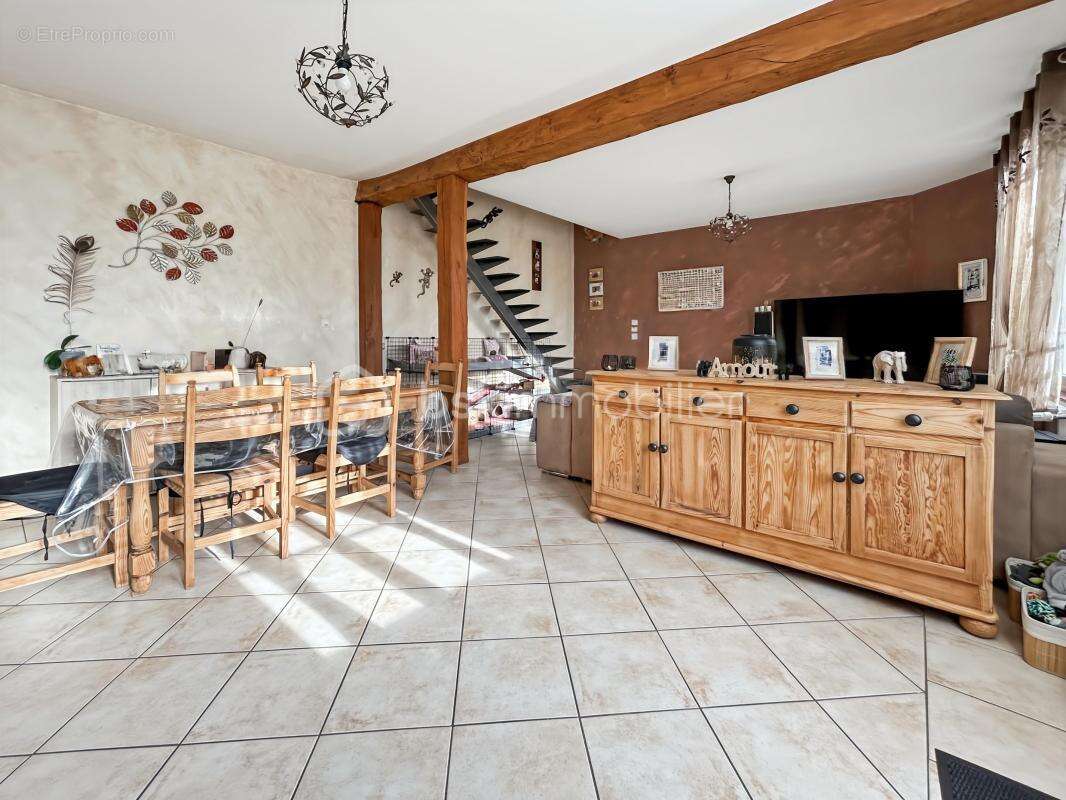 Maison à PONT-SUR-YONNE