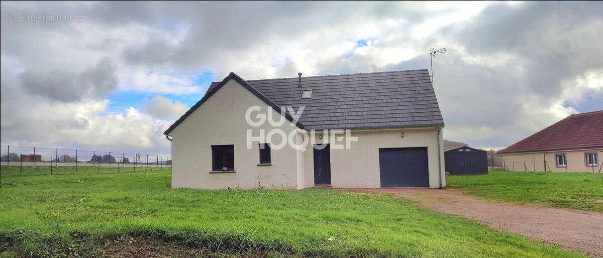 Maison à SAINT-SYMPHORIEN-DE-MARMAGNE