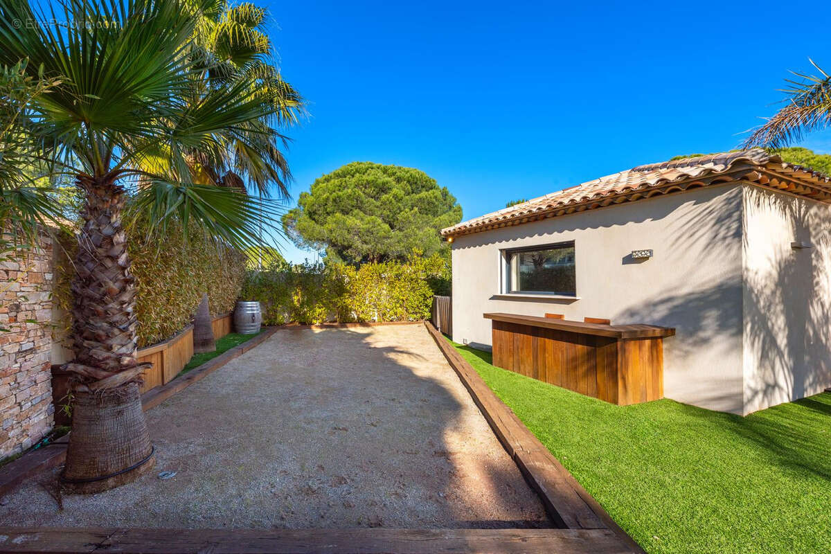 Maison à PUGET-SUR-ARGENS