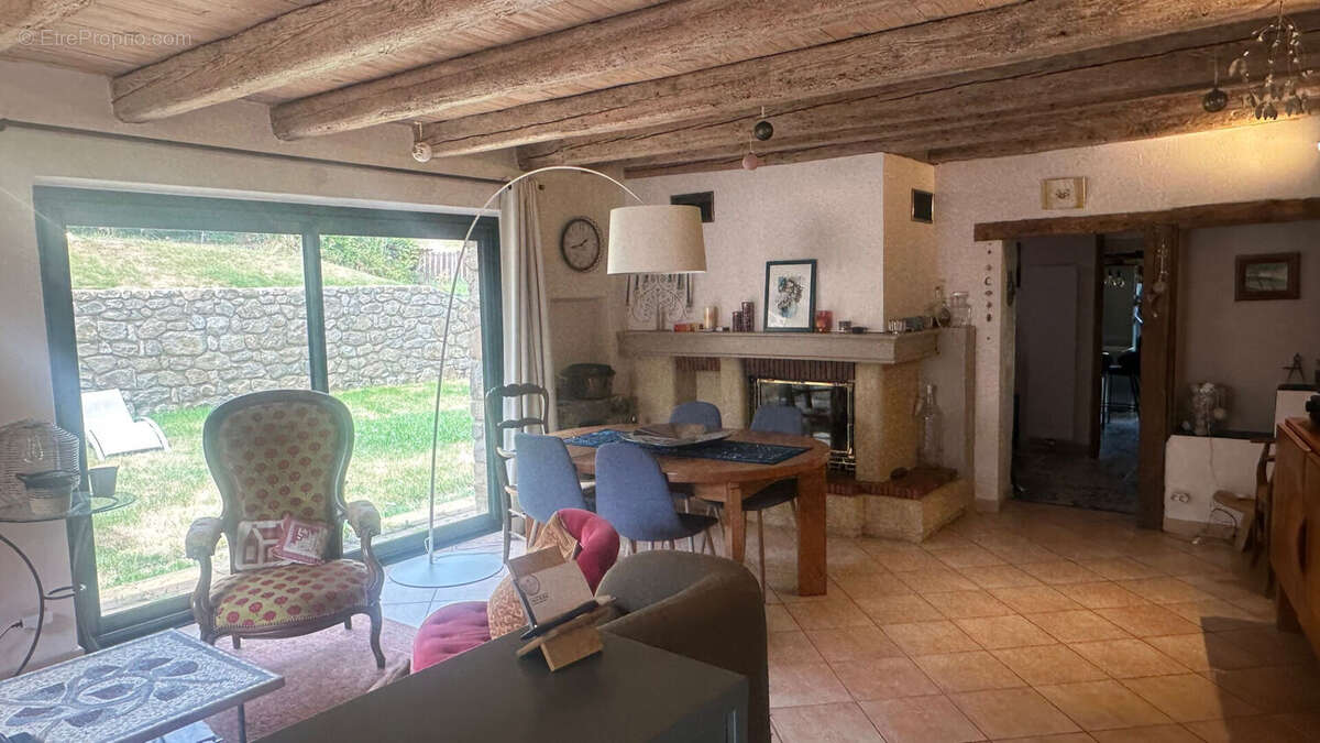 Maison à FELINES