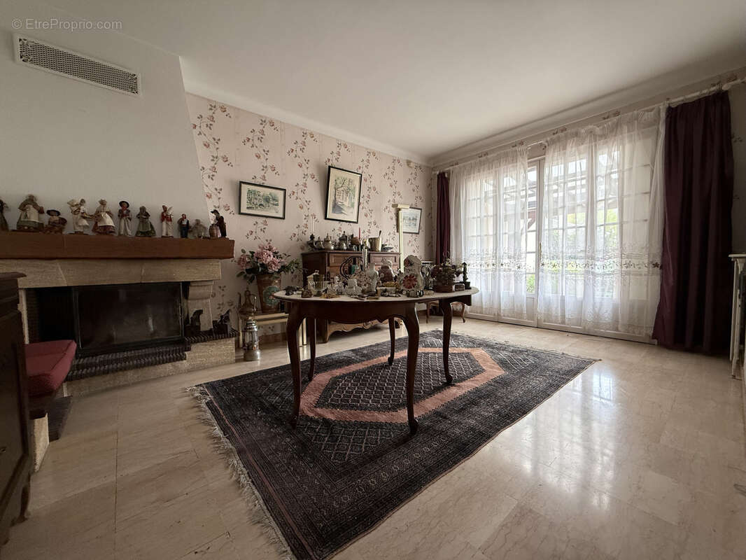 Maison à LE BLANC-MESNIL