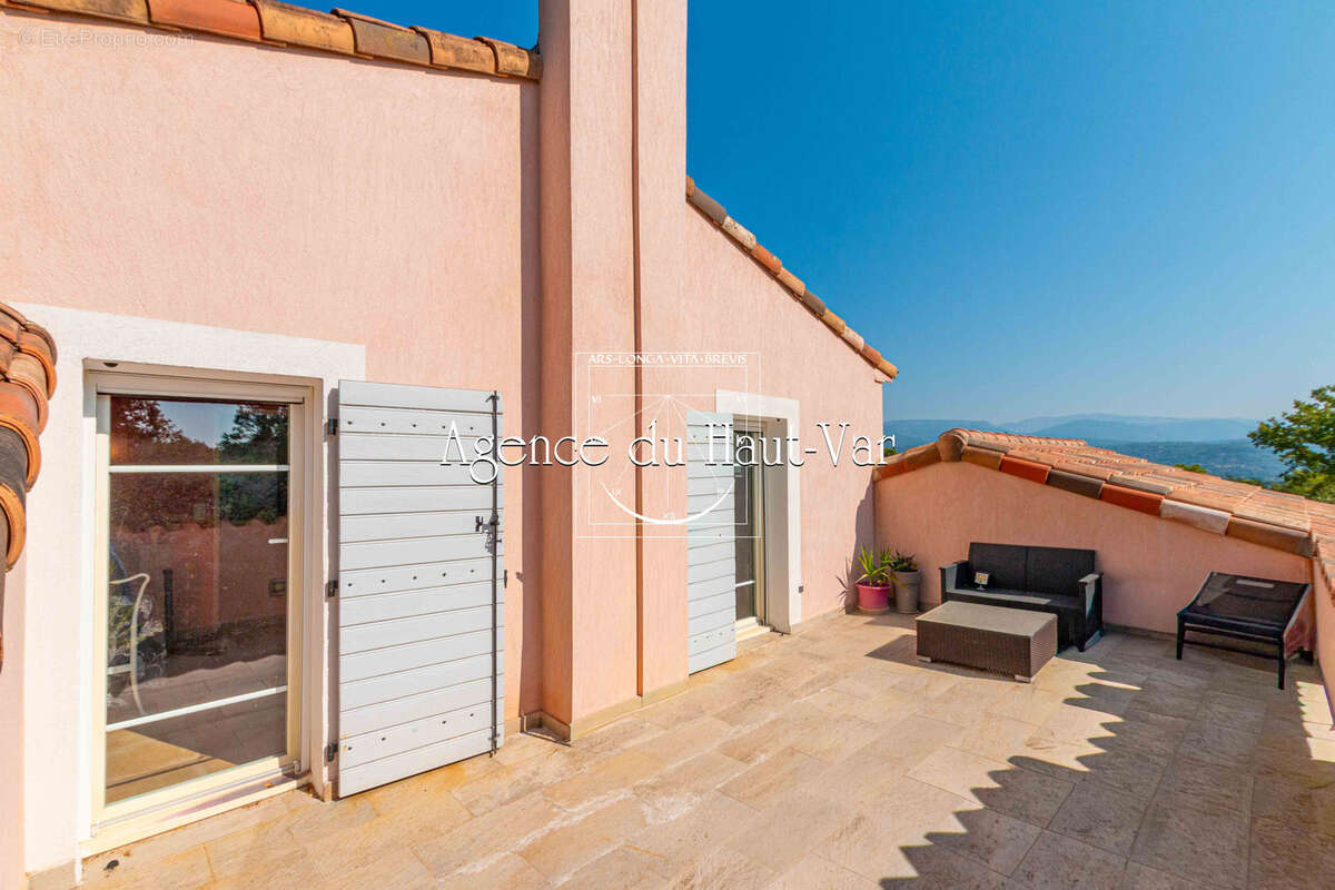 Villa 230m2 avec piscine, et jolie vue - photo 20