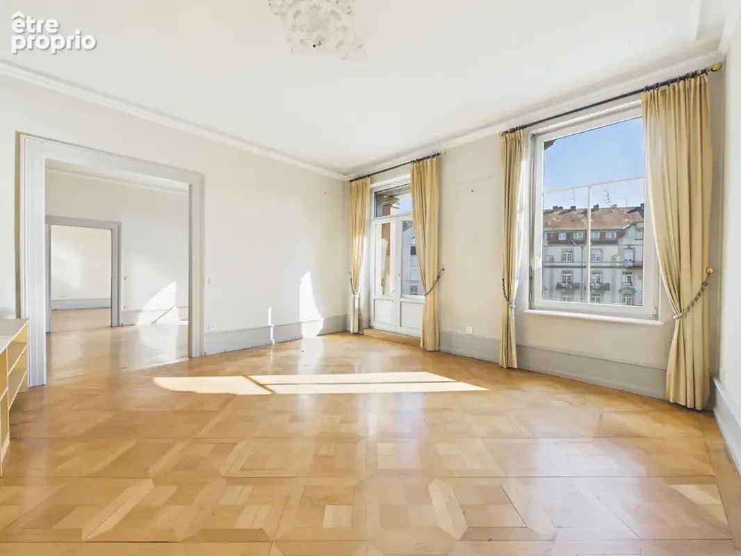 CONTADES - Appartement F7 de 205 m² à vendre - photo 2
