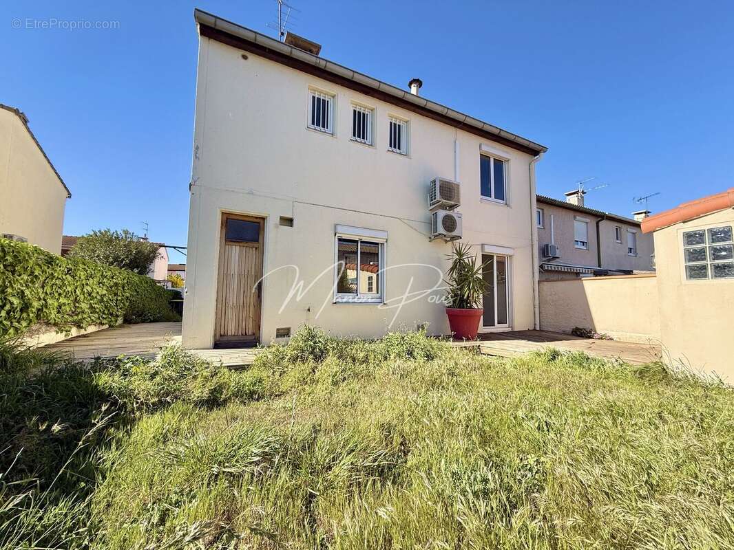 Maison 118 m² à Saint-Esteve  - photo 31