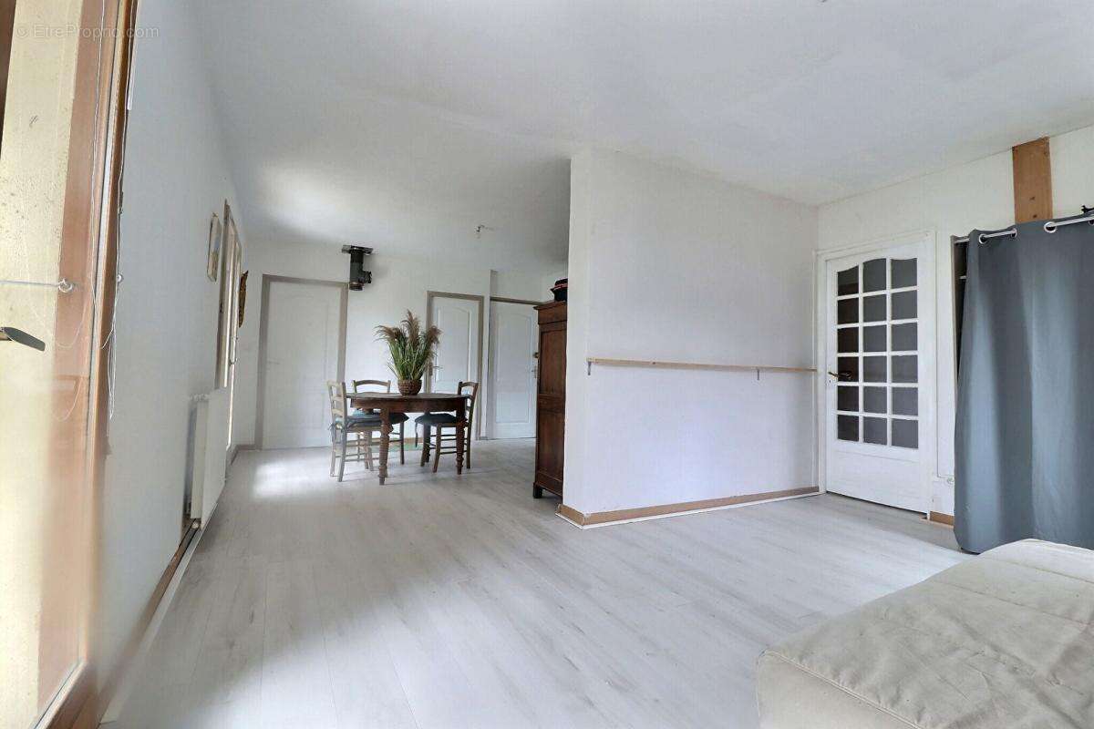 Maison à MONTELIMAR