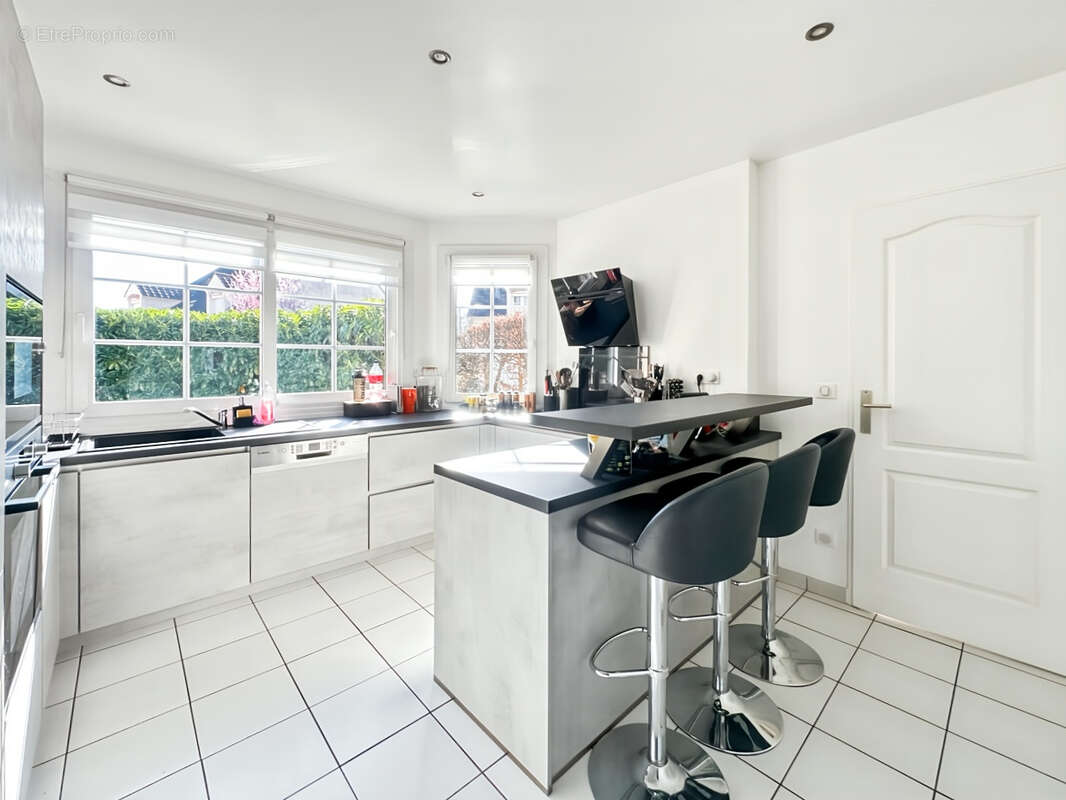 Maison à VERRIERES-LE-BUISSON