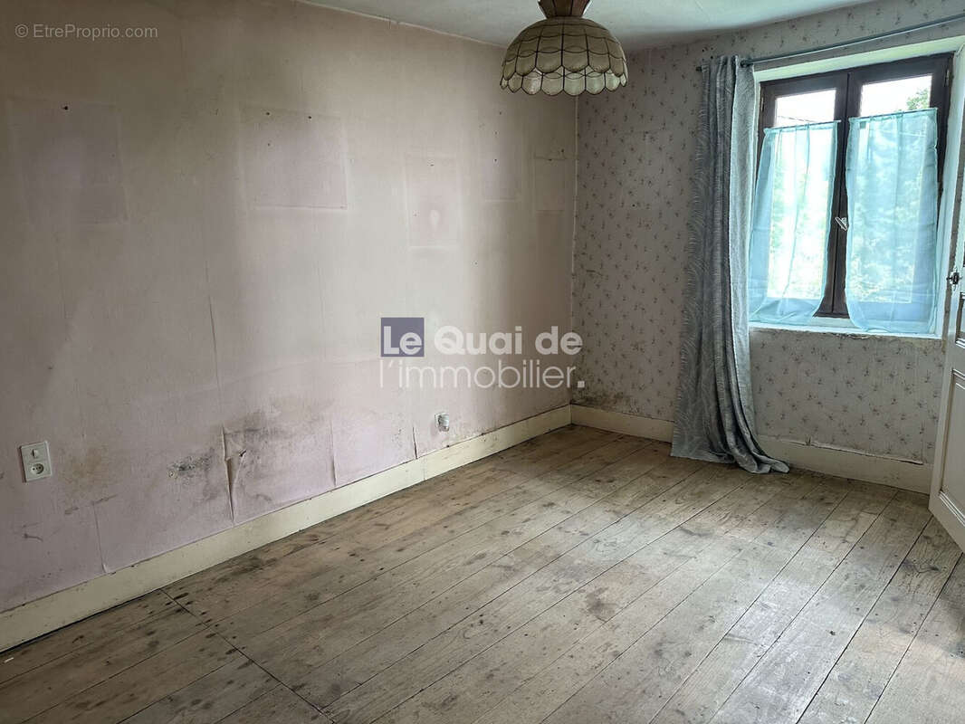 Maison à MIRIBEL-LES-ECHELLES