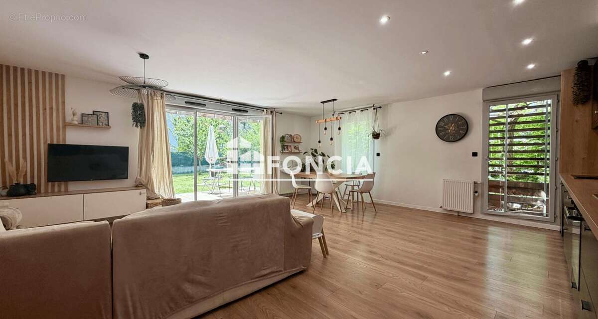 Appartement à MEYLAN