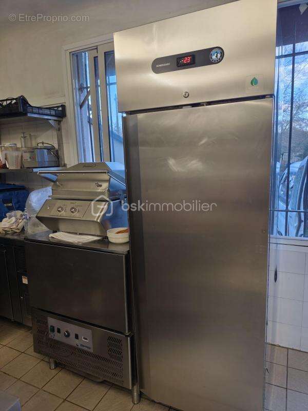 Commerce à AUREILHAN