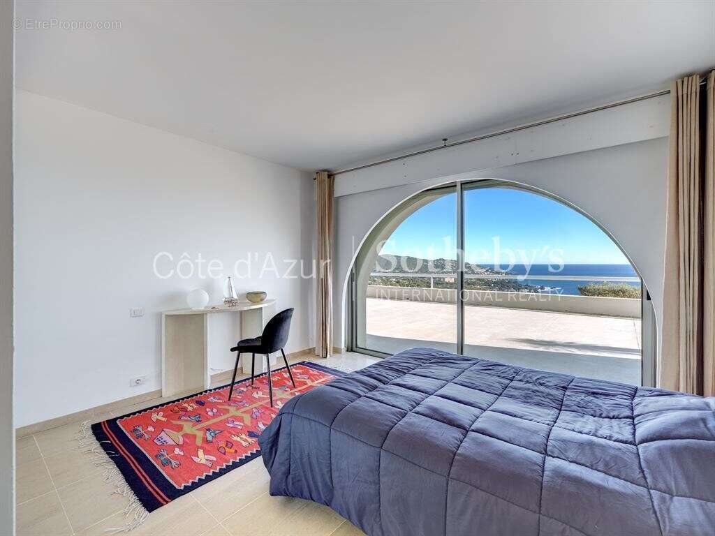 Villa contemporaine avec vue mer panoramique à vendre à Sainte-Maxime - photo 13