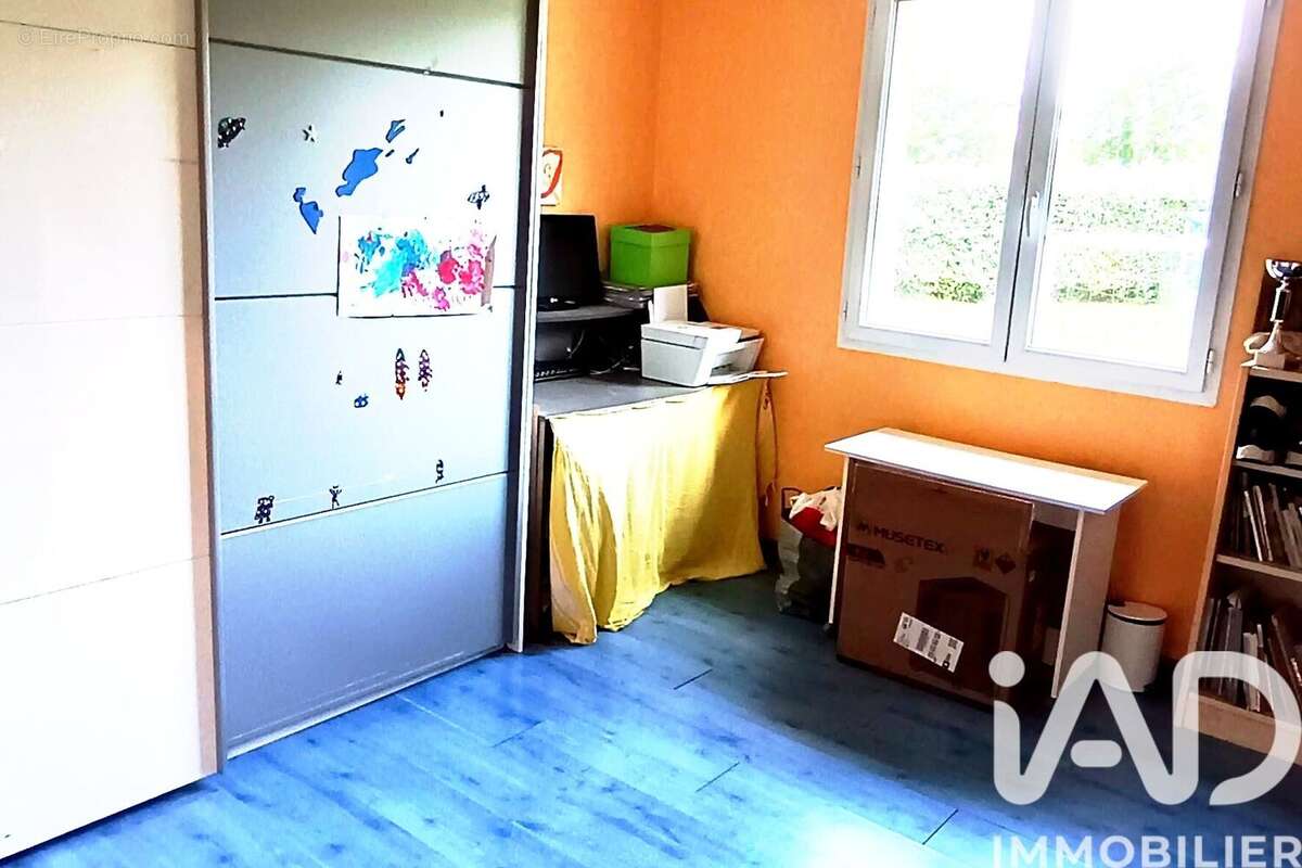 Maison 122 m² à Renaison  - photo 7
