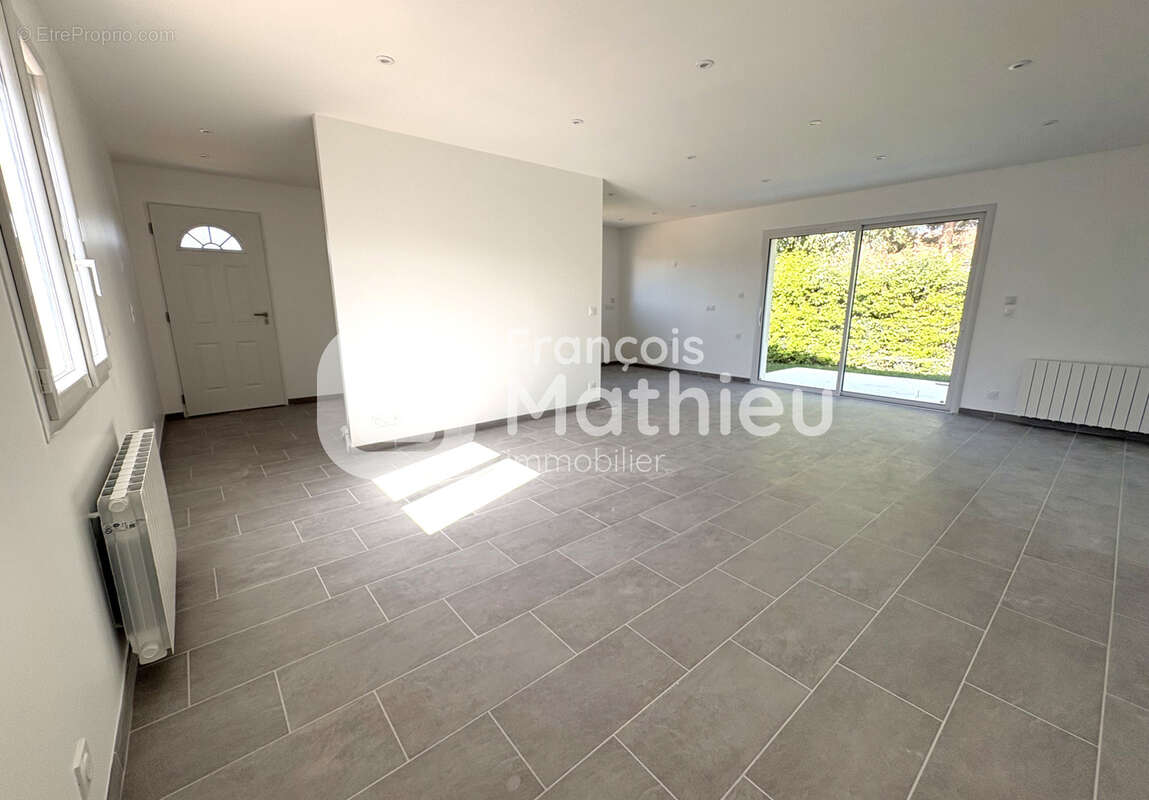 Saint-André-le-Bouchoux - Maison neuve de plain-pied sur 503 m2 de terrain - photo 6