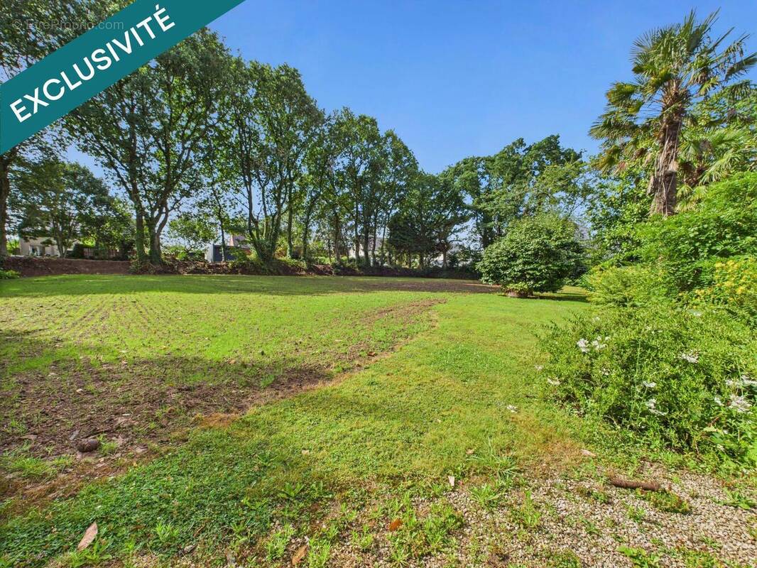 Photo 1 - Terrain à LANDIVISIAU