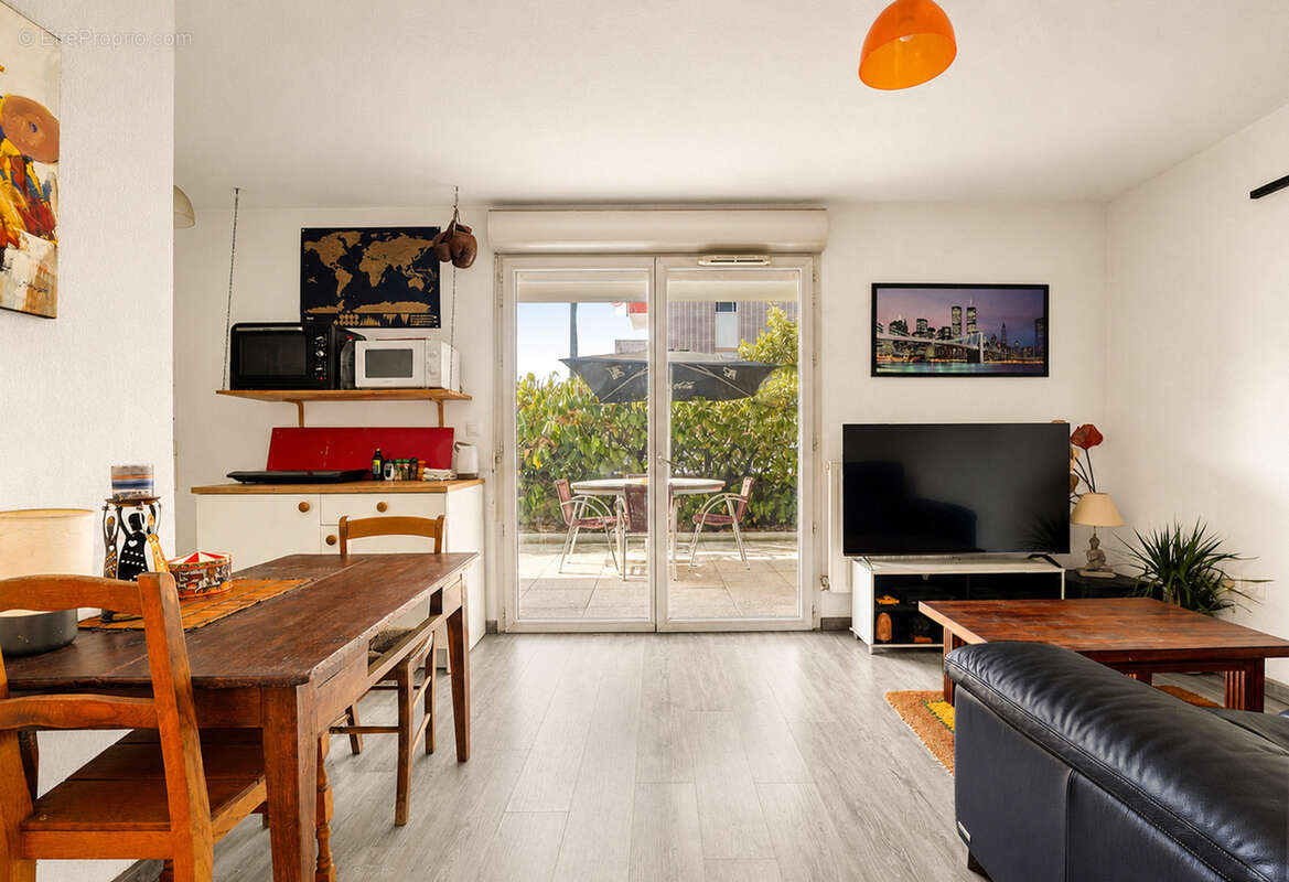 En exclusivité !  Appartement T2 de 38 m2 en rez-de-jardin, secteur de Barrière-de-Paris. - photo 5