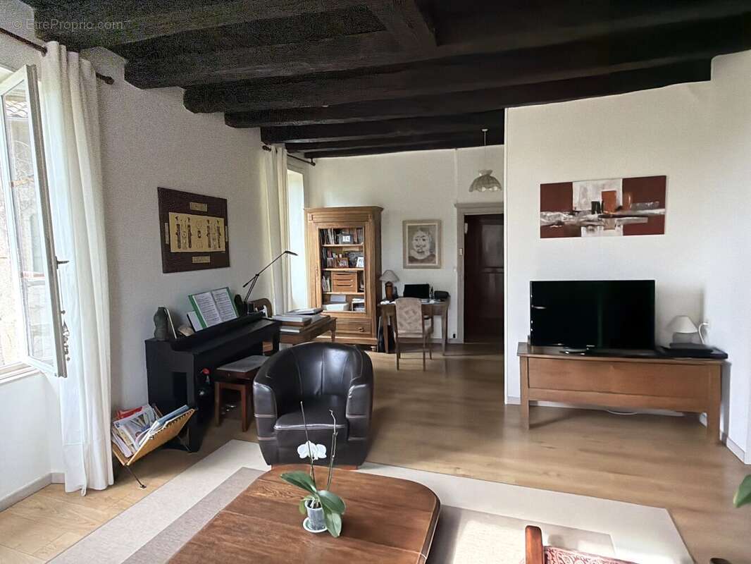 Une propriété chargée d'histoire qui évoque une atmosphère valencienne dès l'entrée - photo 6