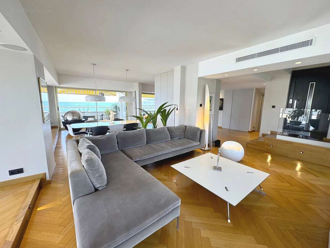 Appartement à VILLENEUVE-LOUBET