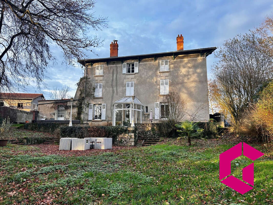 Maison à NERONDE-SUR-DORE