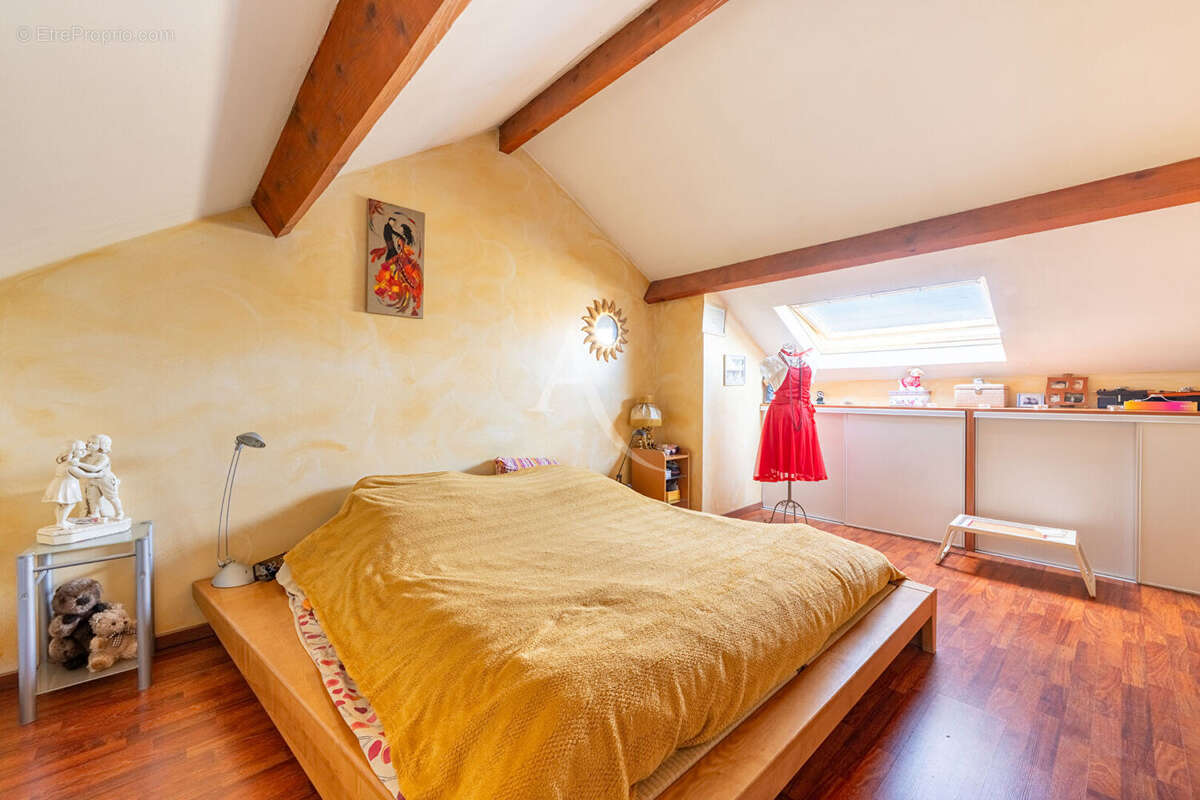 Maison à JOUY-LE-MOUTIER