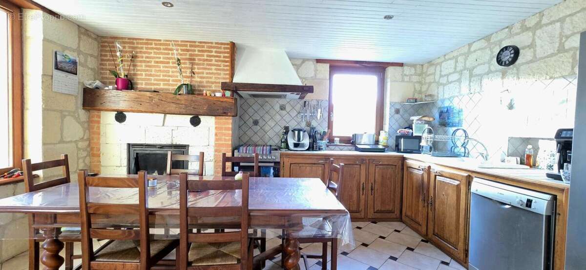 Maison à SAINT-MARTIAL-D'ARTENSET