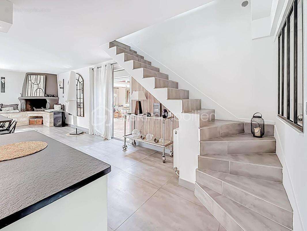 *** villa d’exception de 260 m² avec piscine – lattes (boirargues) *** - photo 12