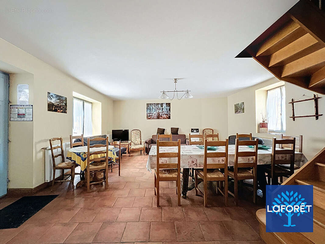 Maison à SAINT-MARTIN-EN-BIERE