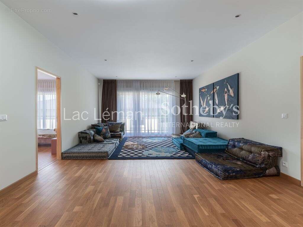 Maison à CHENS-SUR-LEMAN