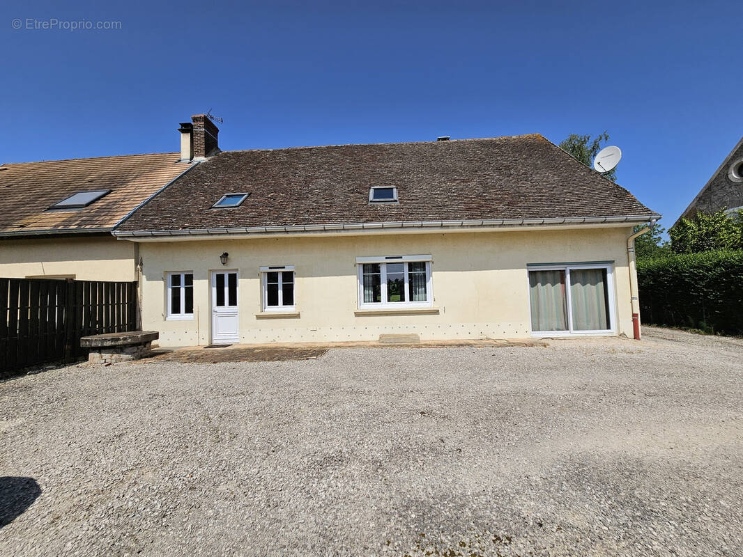 Maison à PONTOUX