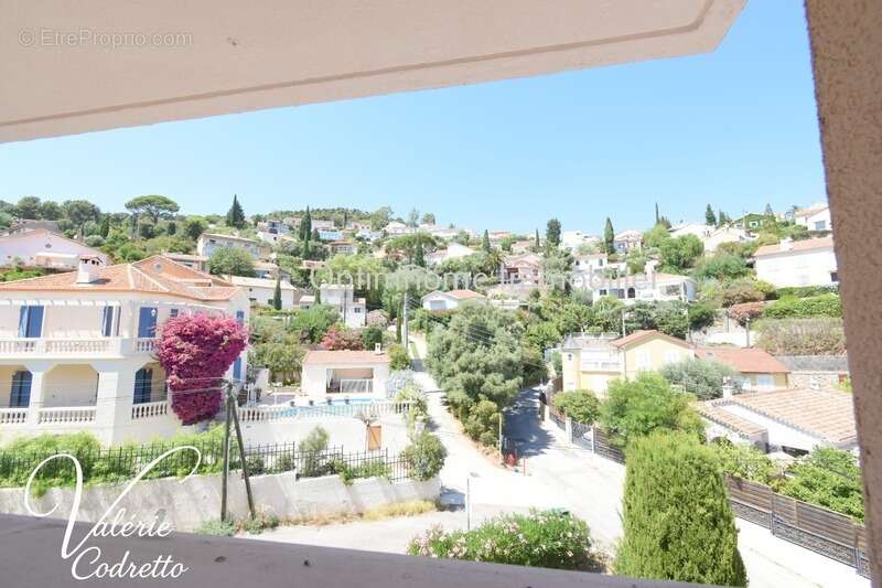 Appartement T3  dernier étage avec vue mer à Hyères  – Deux terrasses, parking et cave 83400 - photo 16