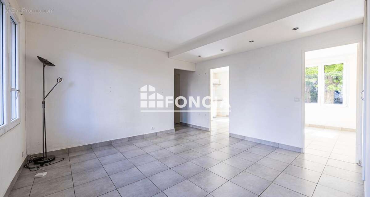 Appartement à MONTROUGE