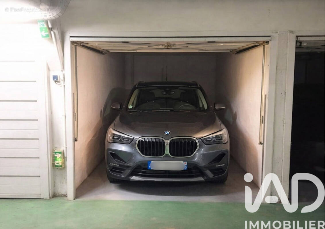 Photo 1 - Parking à PARIS-16E