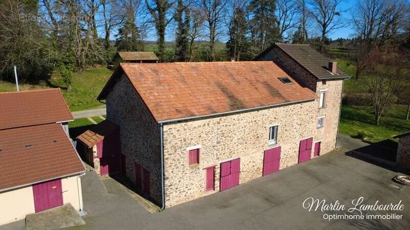 Maison à SAINT-LEONARD-DE-NOBLAT
