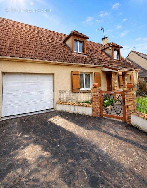 Maison à OLLAINVILLE