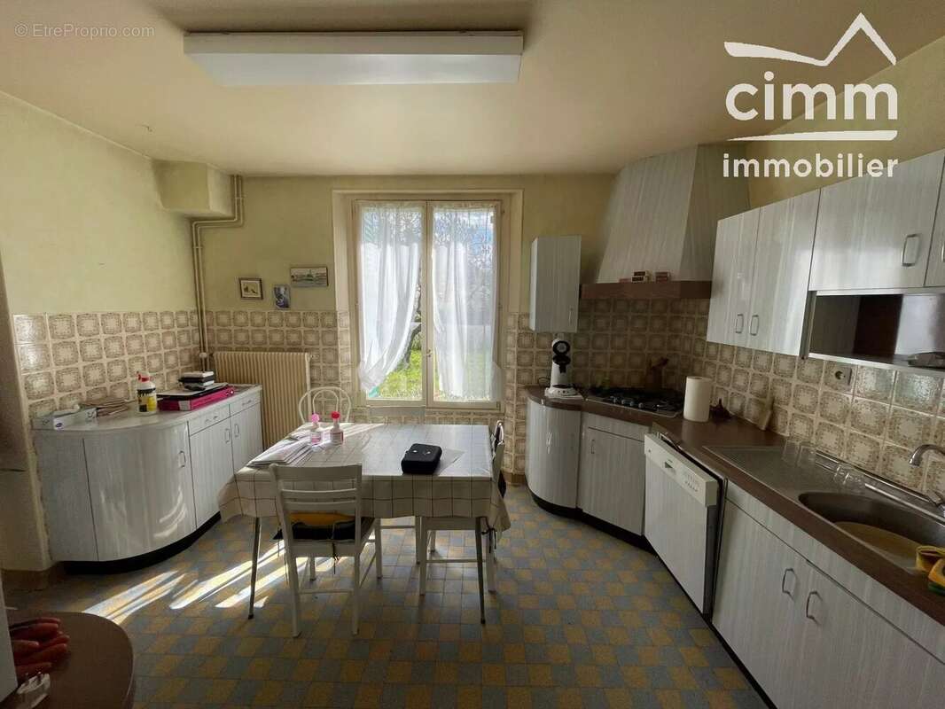 Ensemble immobilier de caractère de 325 m² sur 1 000 m² de terrain. - photo 4