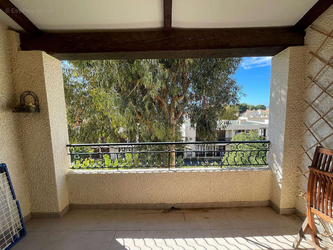 Appartement à SAINT-CYR-SUR-MER