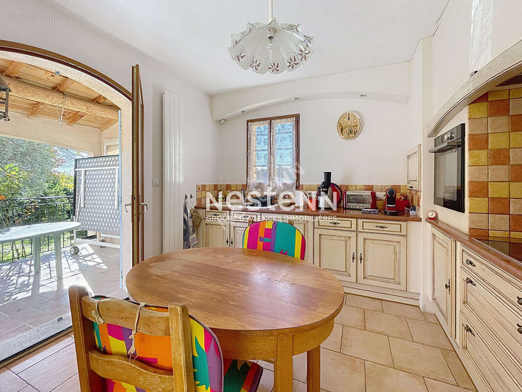 Calme absolu aux portes de la campagne - Villa indépendante de 166m2 habitables, 6 pièces, 4 chambres, vaste jardin, garage, pis - photo 2
