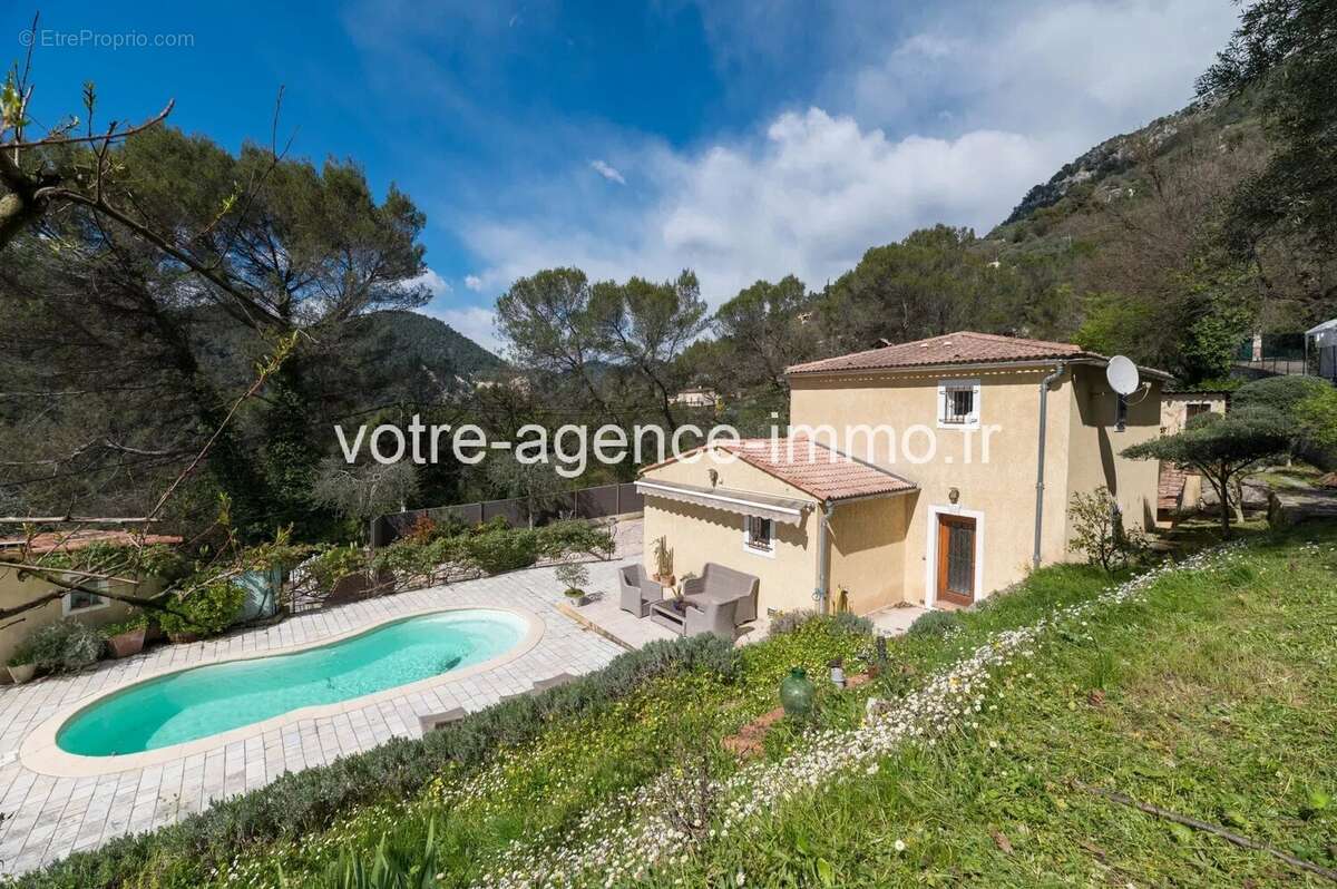 Peille, belle maison 105m² + garage 30m² Piscine + dépendance - photo 10