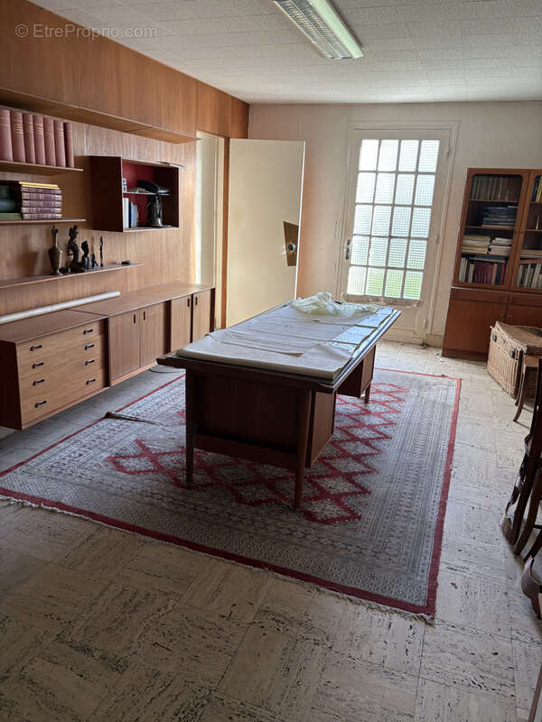 Maison à AMBRIERES-LES-VALLEES