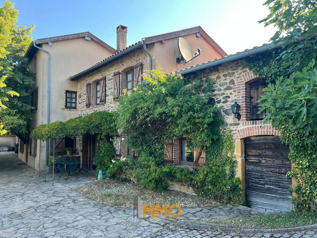 Maison à SAIN-BEL
