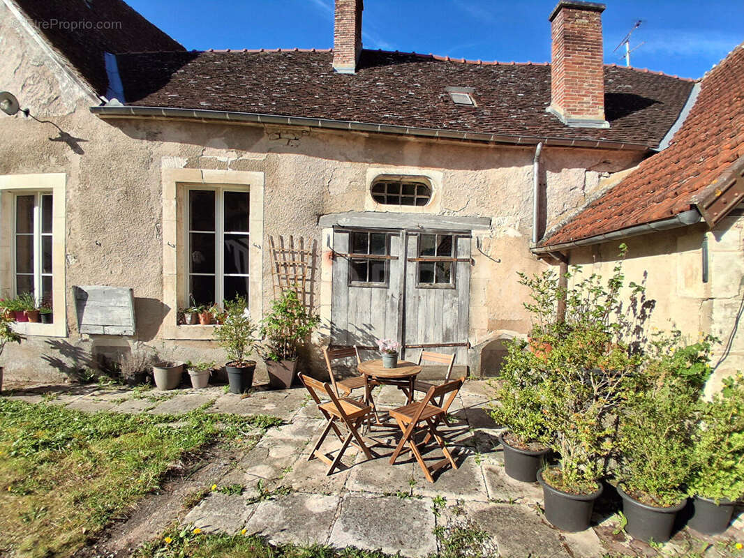 Maison à COULANGES-LA-VINEUSE