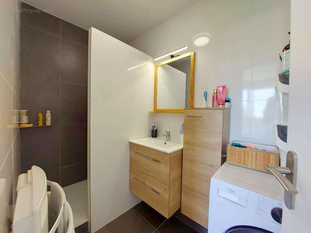 Appartement à DONVILLE-LES-BAINS