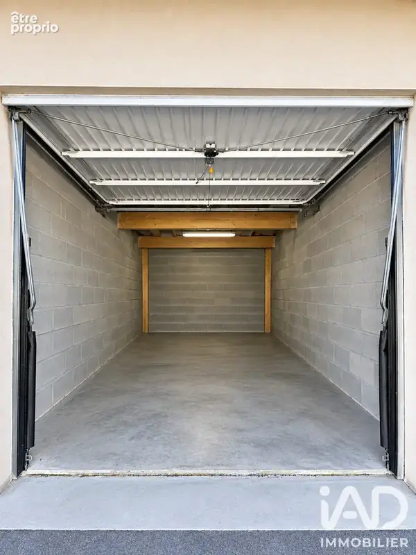 Photo 1 - Parking à LOMBEZ
