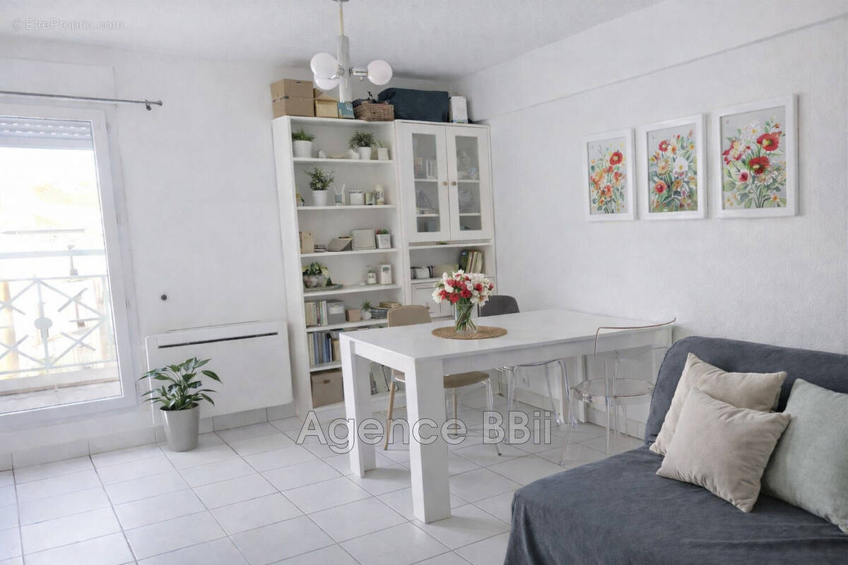 Appartement à PARIS-14E