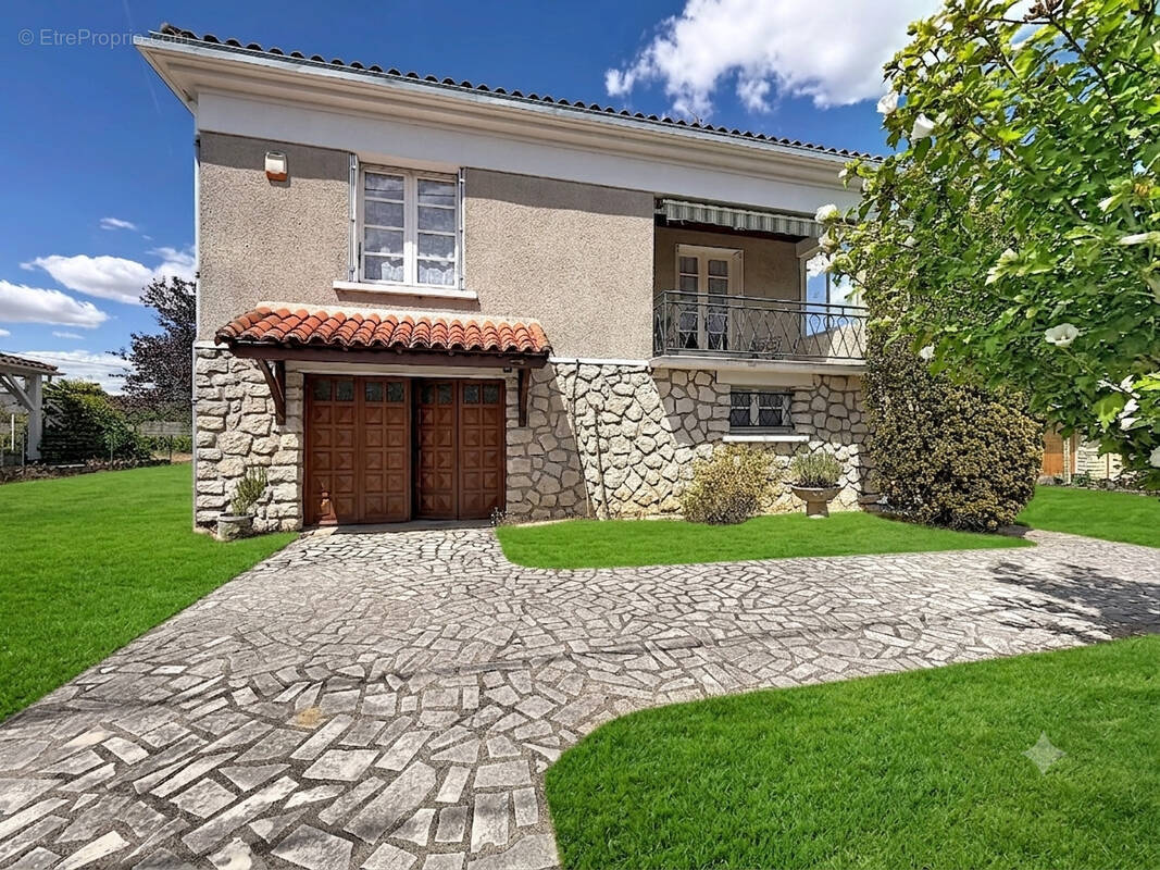 Maison à L'ISLE-D'ESPAGNAC