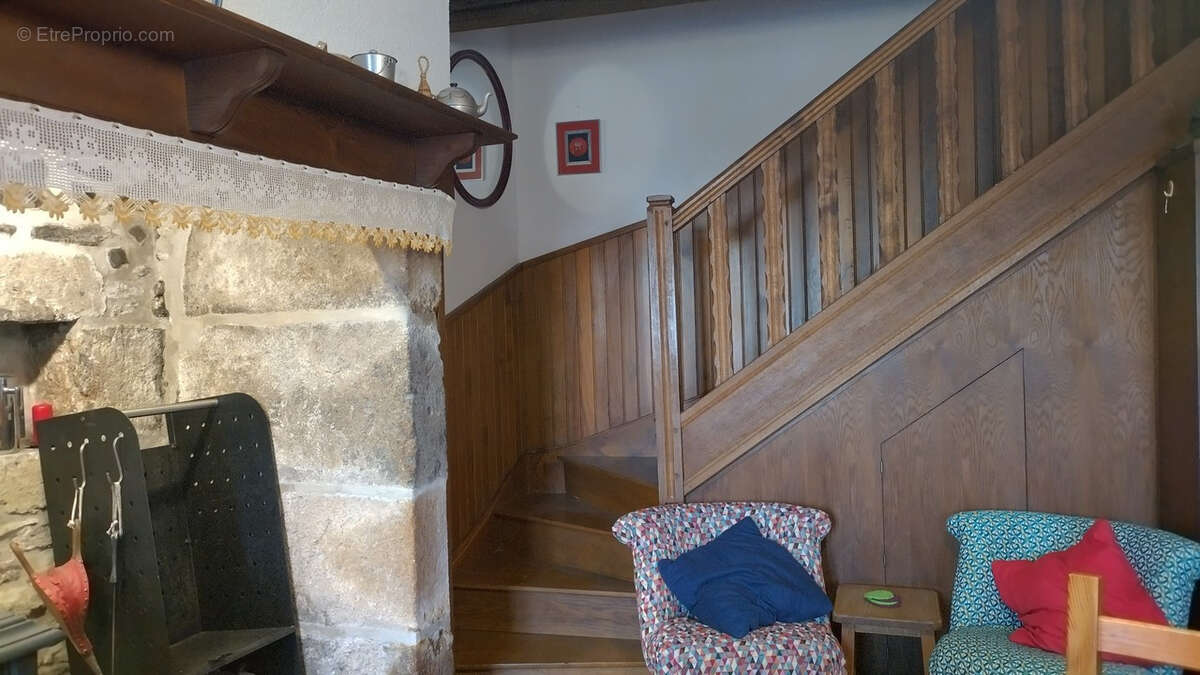 Maison en pierres avec grand garage vendue meublée - photo 6
